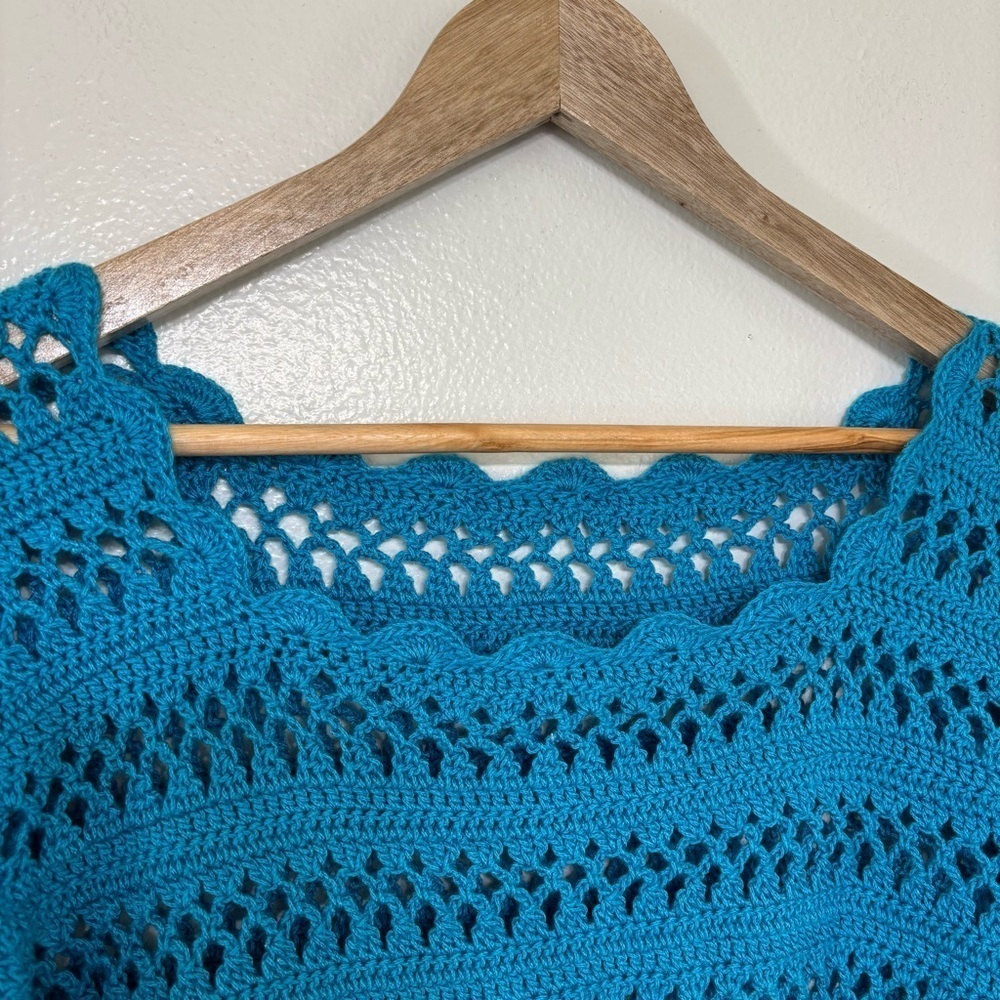 Handmade Teal Crochet Scalloped Hem Top Size M/L - Picture 4 of 5